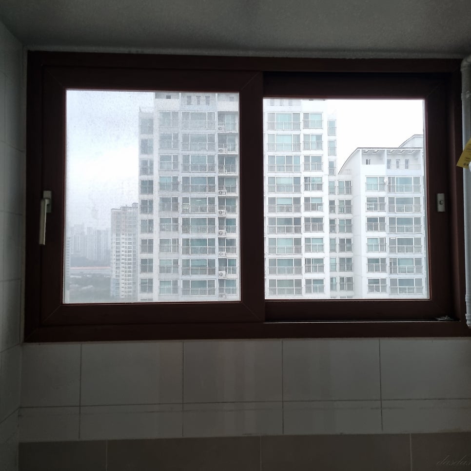 도어 주변 마감 상태